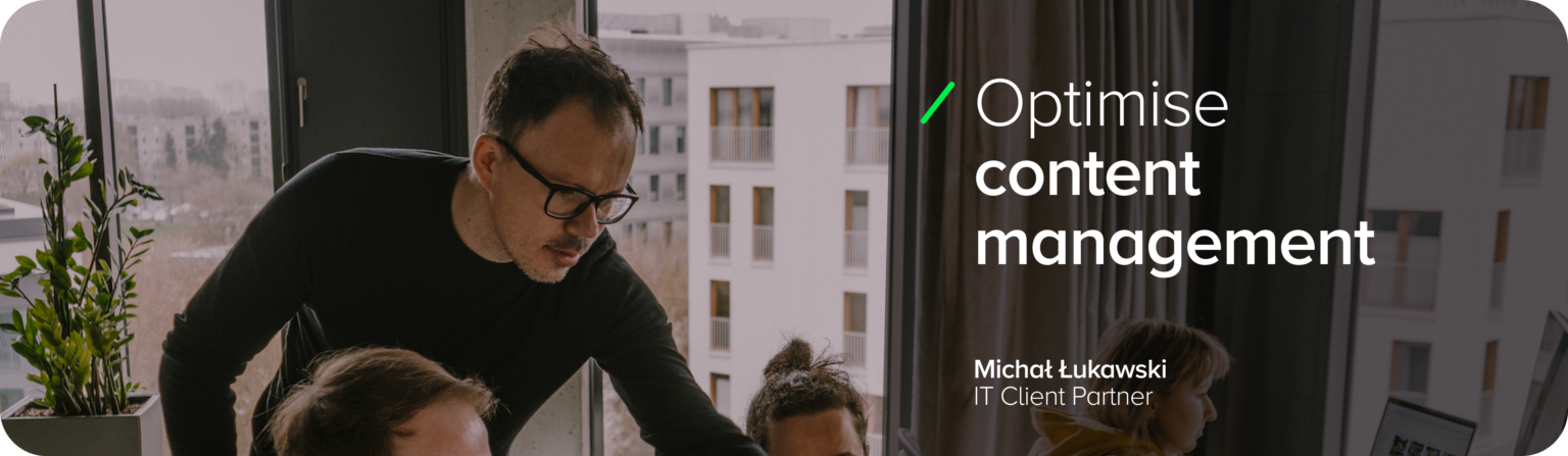 Michał Łukawski, IT Client Partner at SYZYGY Warsaw, during a team consultation, alongside the slogan ‘Optimise content management’ - CMS and digital transformation expert for business organisations.