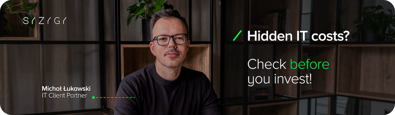 Portrait of Michal Lukawski, IT Client Partner at SYZYGY, against the background of a modern office. Next to the text: 'Hidden IT costs? Check before you invest'. The graphic refers to TCO (Total Cost of Ownership) analysis, emphasizing the importance of projected expenses and operating costs in IT. At the time of purchasing software or infrastructure, it's worth considering maintenance and indirect costs, which affect the total cost of acquiring an IT solution.